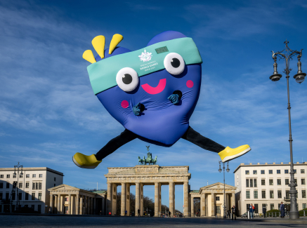 Maskottchen vor Brandenburger Tor