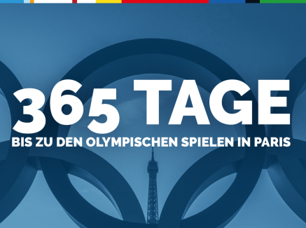 Olympische Ringe vor Eiffelturm