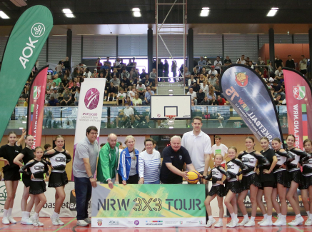 Teinehmende der NRW3x3Tour in der Halle in Recklinghausen