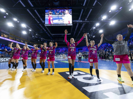 Handball-Frauen bedanken sich beim Publikum