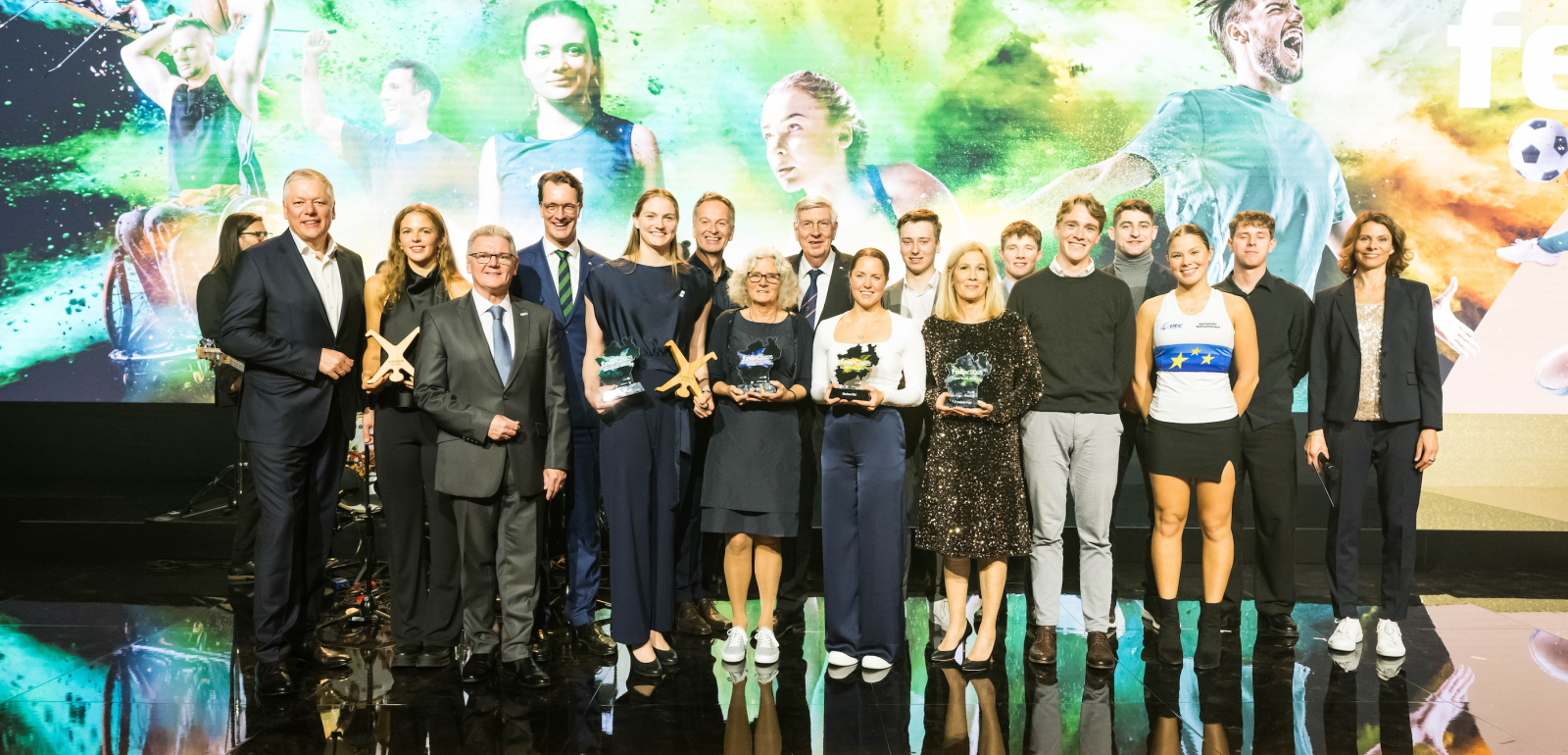 Gruppenbild auf der Bühne beim felix award