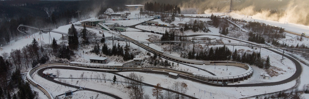 Luftaufnahme der Eisarena in Winterberg
