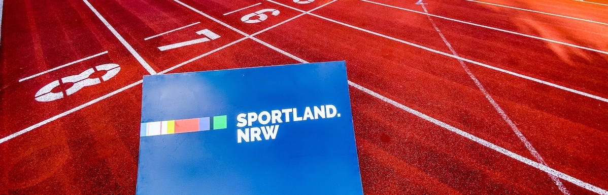 Sportland.NRW Logo auf Tartanbahn