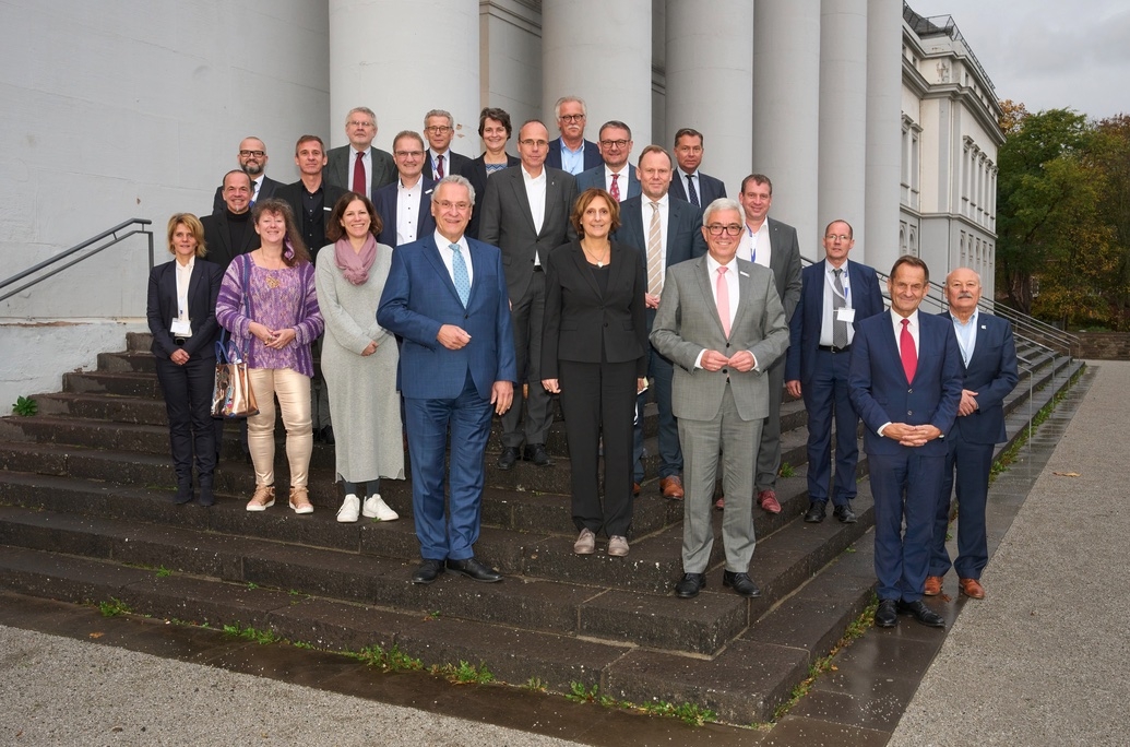 Gruppenfoto der Beteiligten an der Sportministerkonferenz