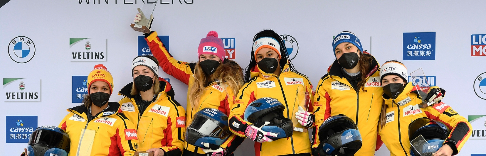 Damenbob Mannschaft auf Podium bei Bob Weltcup in Winterberg