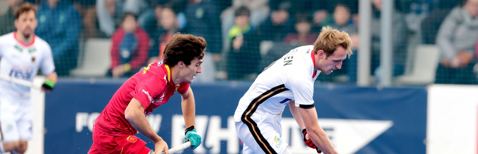 Zwei Hockeyspieler auf dem Feld