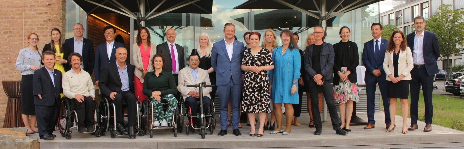 Mitglieder des Governing Boards des Internationalen Paralympischen Komitees mit der Bonner Oberbürgermeistern Katja Dörner und Staatssekretärin Andrea Milz / Bildquelle: Kristof Scheller / IPC: 