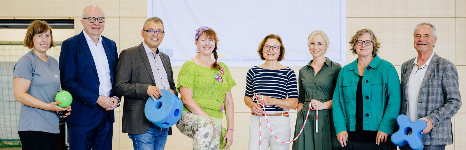 Gruppenfoto beim inklusiven Sportfest mit Andrea Milz