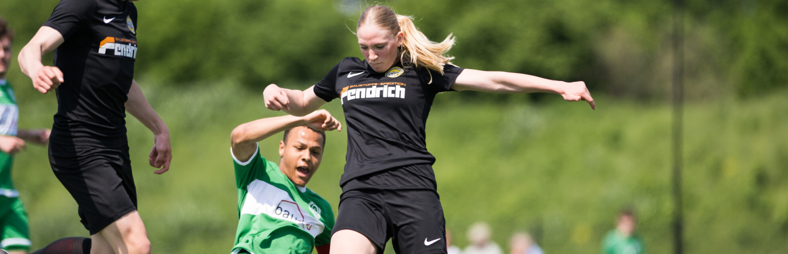 Mailin Tenhagen in Aktion auf Fußballplatz