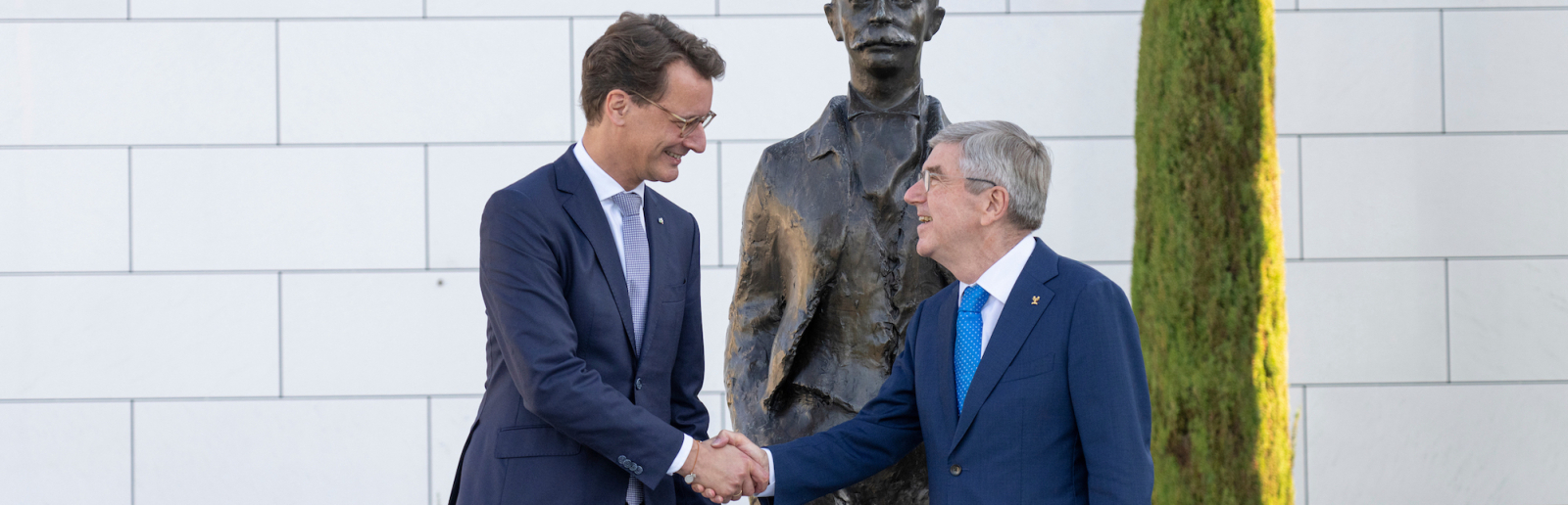 NRW-Ministerpräsident Hendrik Wüst und IOC-Präsident Thomas Bach