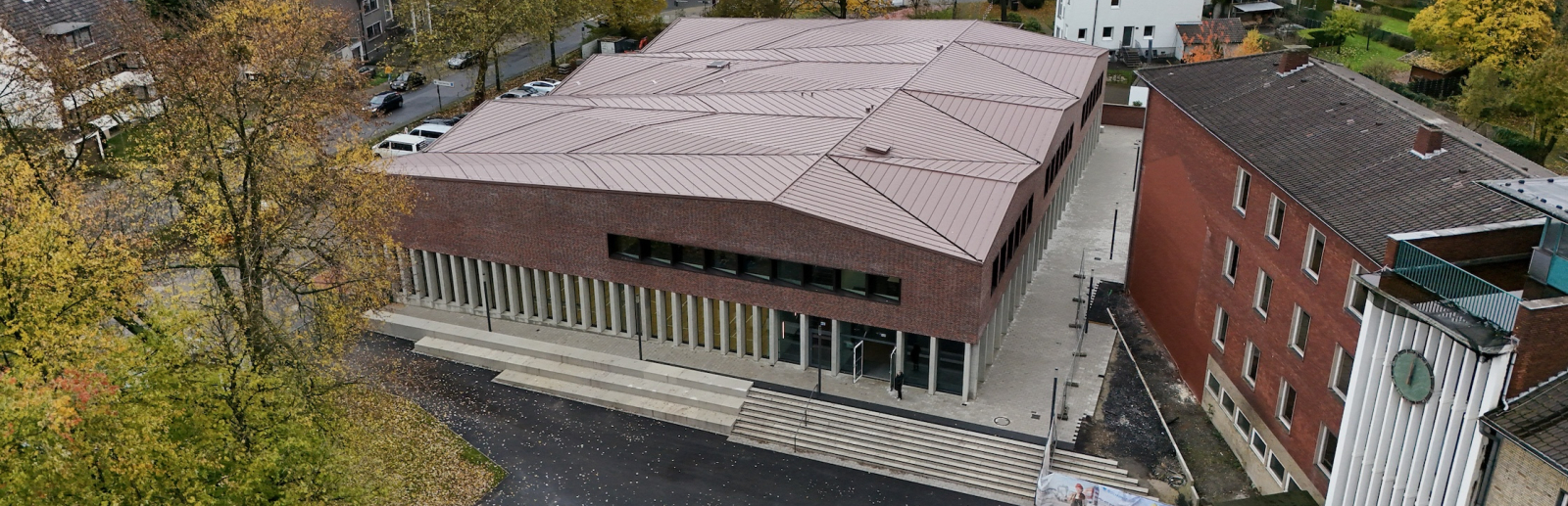 Außenansicht der neuen Dreifach-Sporthalle