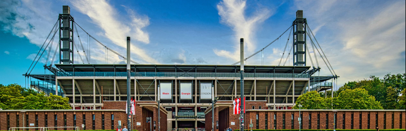 Das Rheinenergiestadion von Außen.