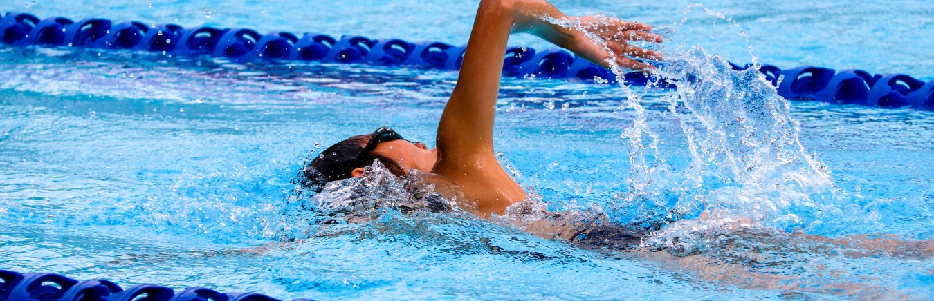 Ein Bild von einem Schwimmer