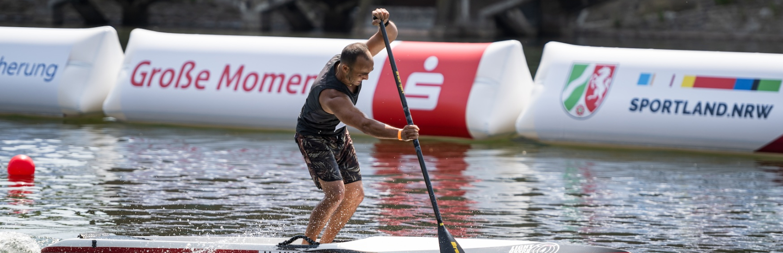 Athlet beim StandUp-Paddling bei den Finals 2023