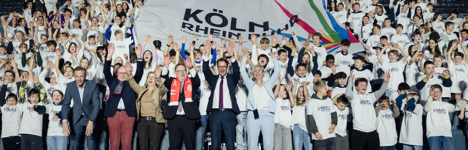 hochgeladenMinisterpräsident Wüst mit anderen Vertreterinnen und Vertretern bei der Pressekonferenz