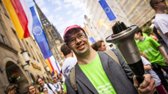 Ein Teilnehmer mit der Fackel