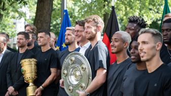 Ministerpräsident Wüst empfängt die Meistermannschaft von Bayer 04 Leverkusen