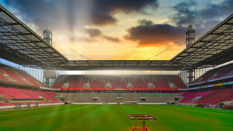 Das RheinEnergiestadion in Köln am Abend