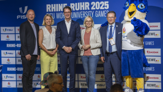 Hendrik Wüst bei Eröffnungs-PK mit weiteren Personen