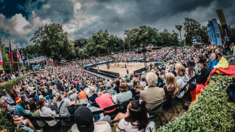 Blick auf den Beachvolleyball-Court im Rochusclub Düsseldorf