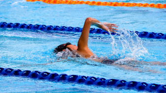 Ein Bild von einem Schwimmer