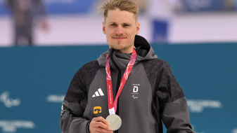 Sebastian Marburger bei der Siegerehrung der Paralympics