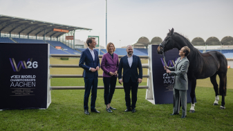Ministerpräsident Wüst mit ALRV-Präsidentin Peter, Aachens OB Ziemons und Dressur-Ikone Isabell Werth mit Pferd in der Soers 